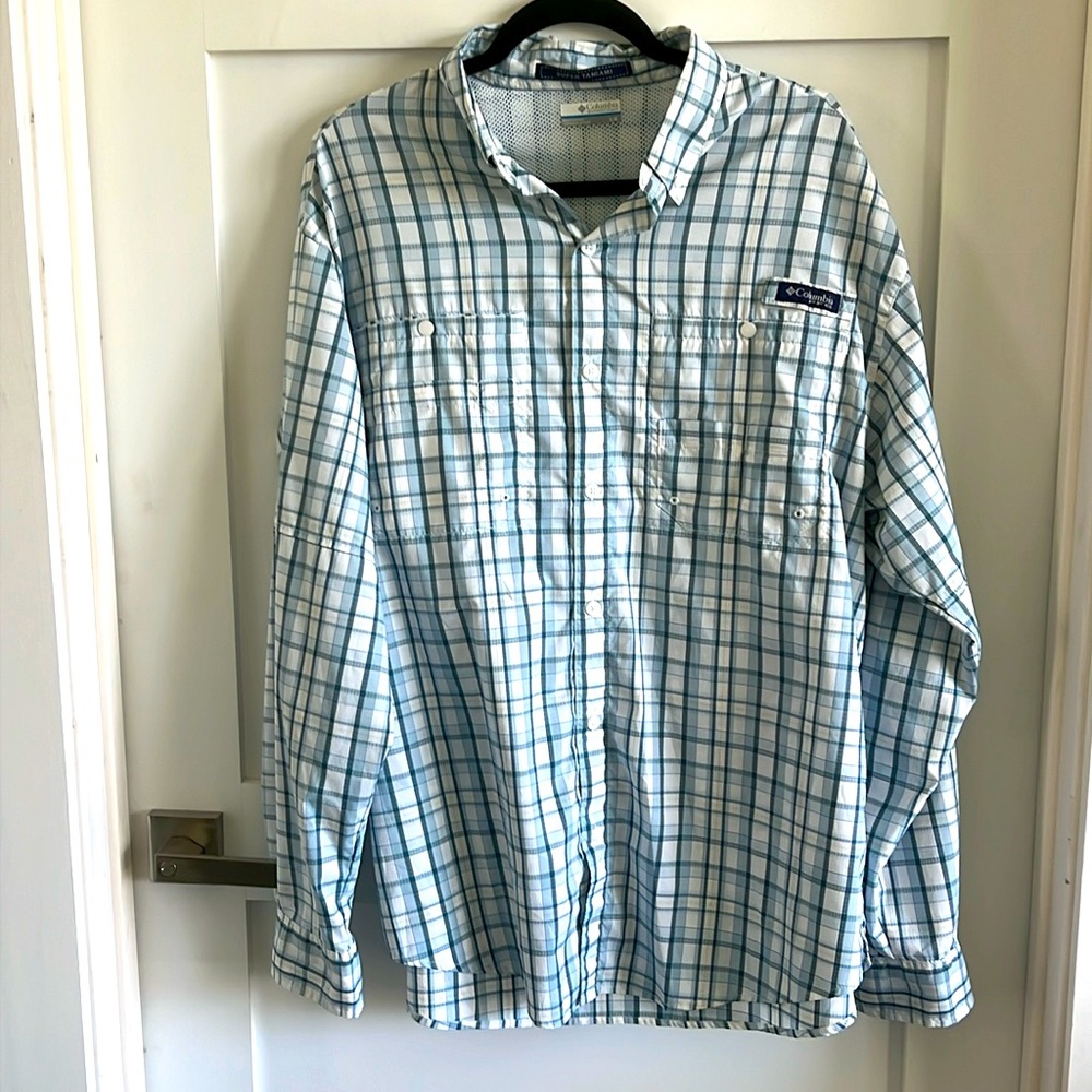 Columbia men’s fishing shirt Sz Large. Great condition.